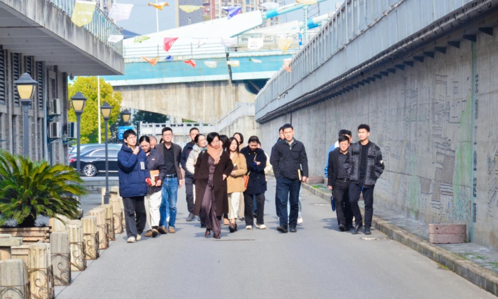 “走進(jìn)園區(qū)，共享未來(lái)”鏡湖區(qū)高層次人才服務(wù)企業(yè)雙向促進(jìn)對(duì)接交流活動(dòng)在園舉辦